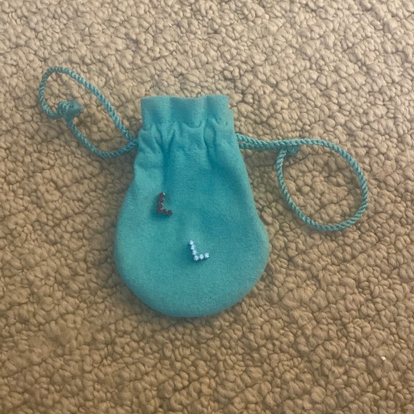 L initial charms to add onto jewelry pieces - Picture 2 of 8